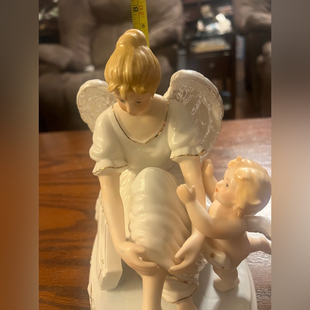 Elegant Angel Figurine in White and Gold - Picture 3 of 3